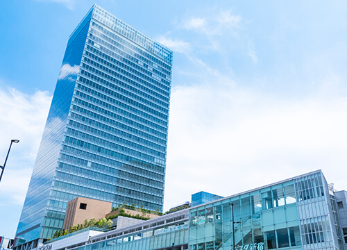本社は新宿駅直結、JR新宿ミライナタワーの10階です！