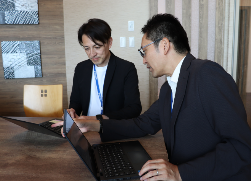 落ち着いた和室の会議室で、リラックスして打ち合わせ。