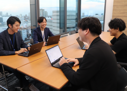 風通しの良い環境で、活発な議論が生まれます。