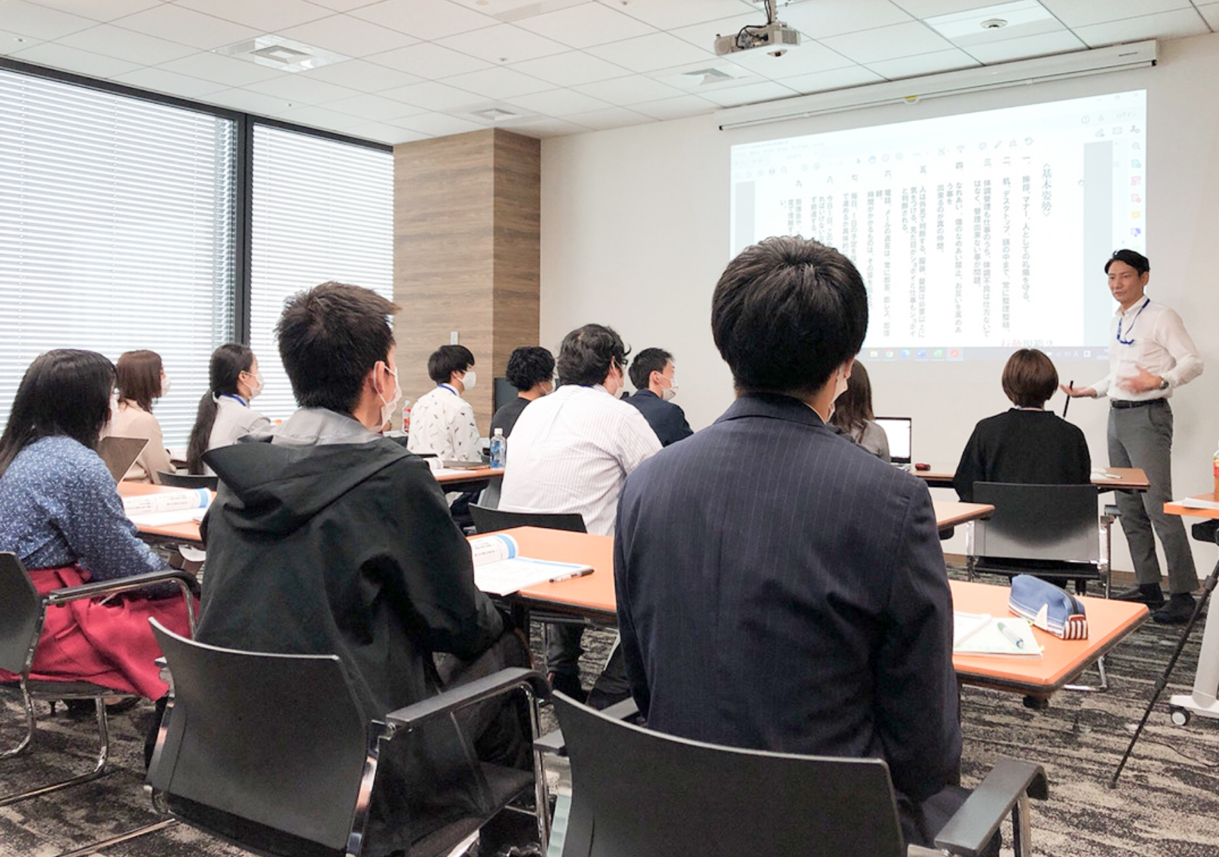 働く社員に聞いた、 評価・キャリア・成長環境のポイント！